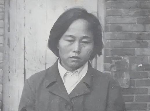 1986年，一女子在参观故宫时，突然说了一句让人震惊的话：““这大殿和我简直太般