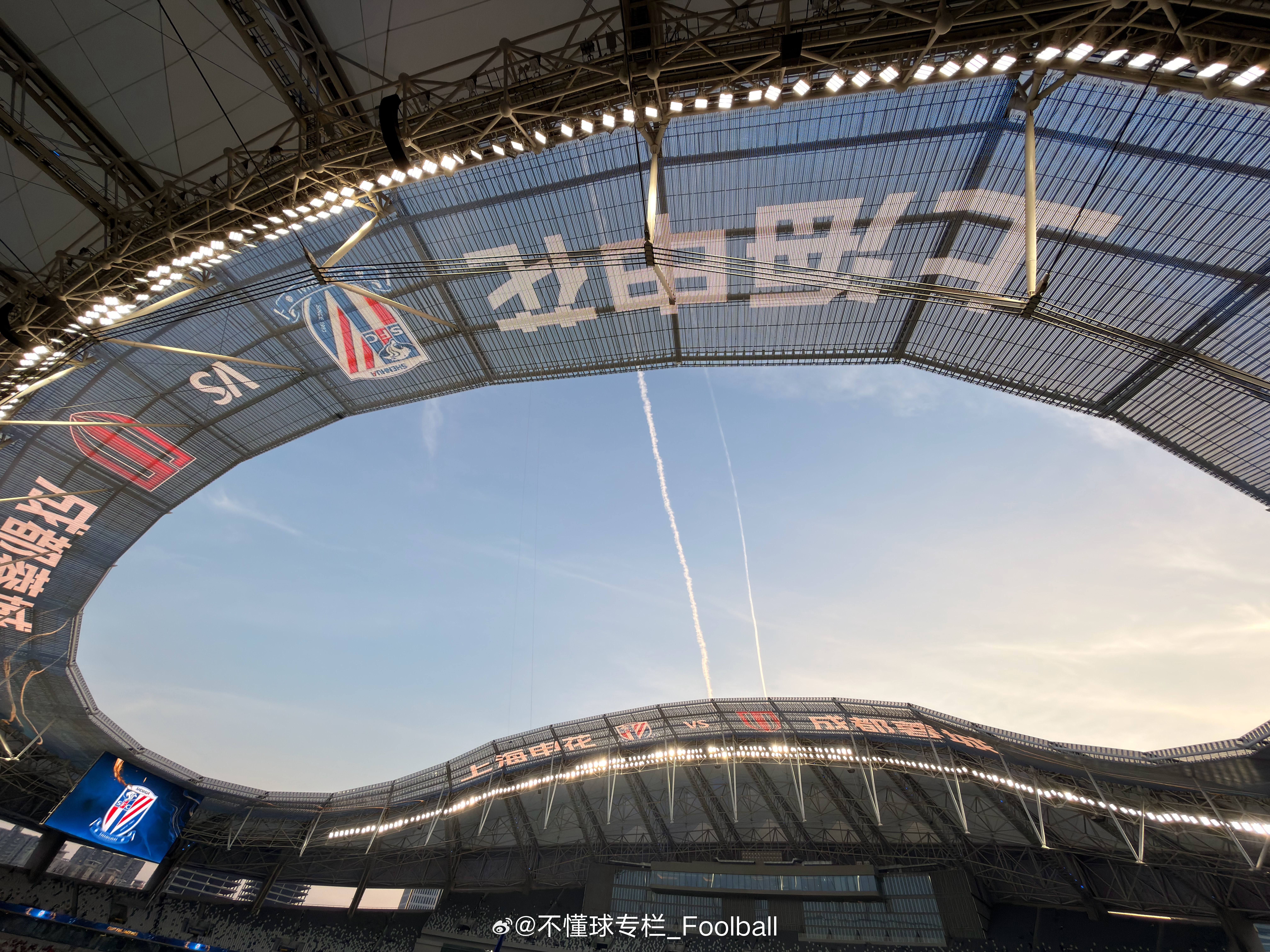 都进场了吗？今天想着早点进来，没想到2号扶梯人山人海…上海申花中超联赛上海申花v
