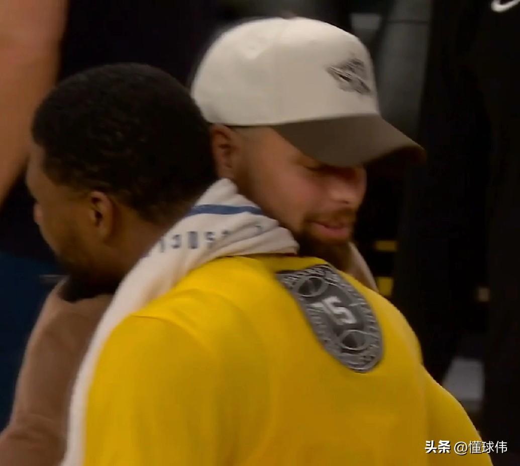 绝对的尊重！斯玛特谈库里：

“库里是我非常尊重的球员。”

“他在22年总决赛