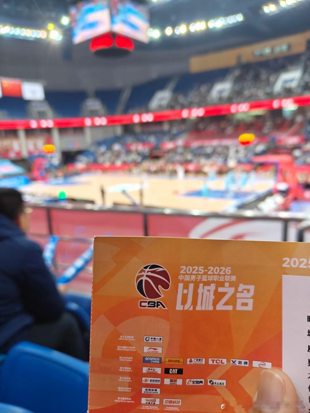 知名体育评论员杨毅近日爆料，揭开了咪咕迟迟未能直播CBA的幕后隐情。咪咕本已敲定