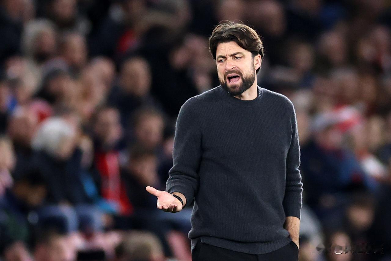 官方：南安普顿主帅拉塞尔·马丁离任

南安普顿官方宣布，主帅拉塞尔·马丁离任，这