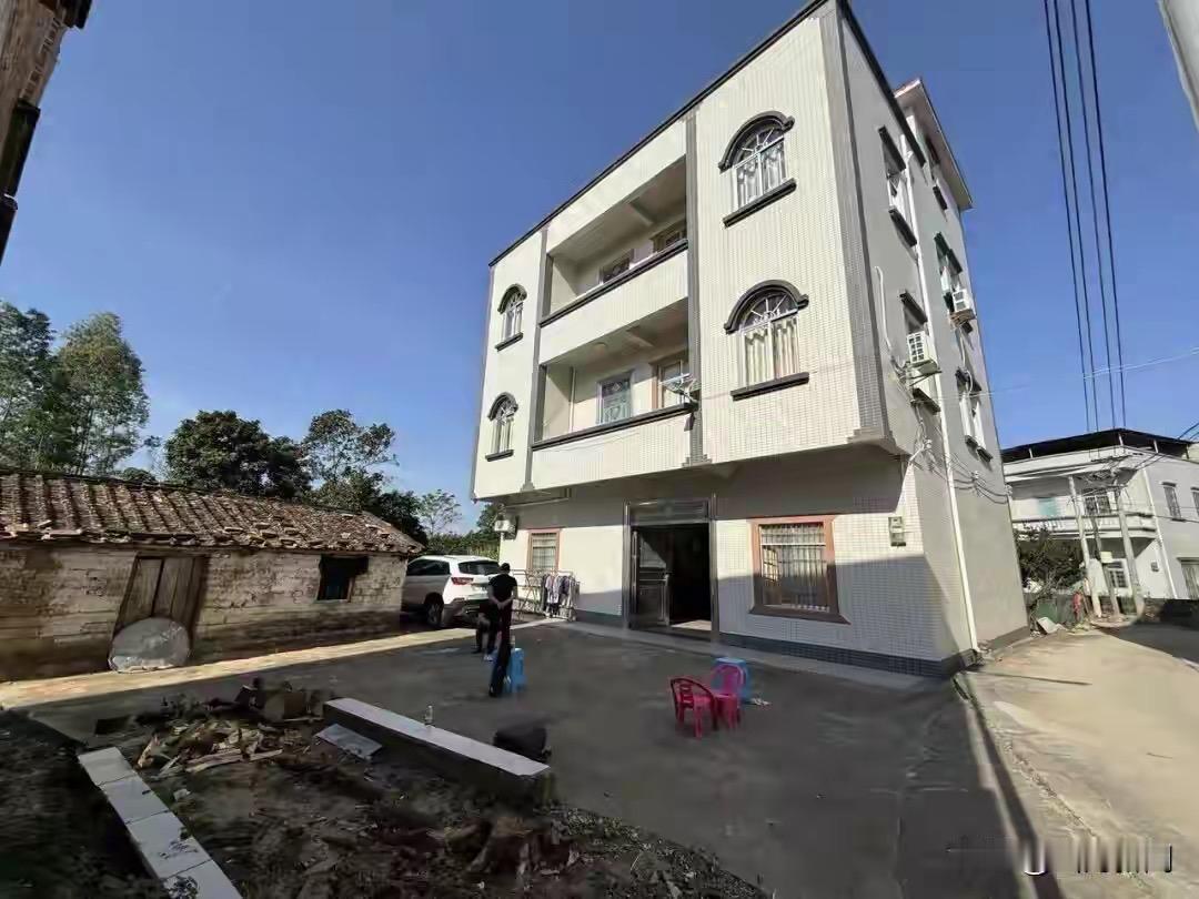 孩子母亲被砍23刀，2岁宝宝手还握在玩具上……太残忍！”广东一家三口被害案家属落