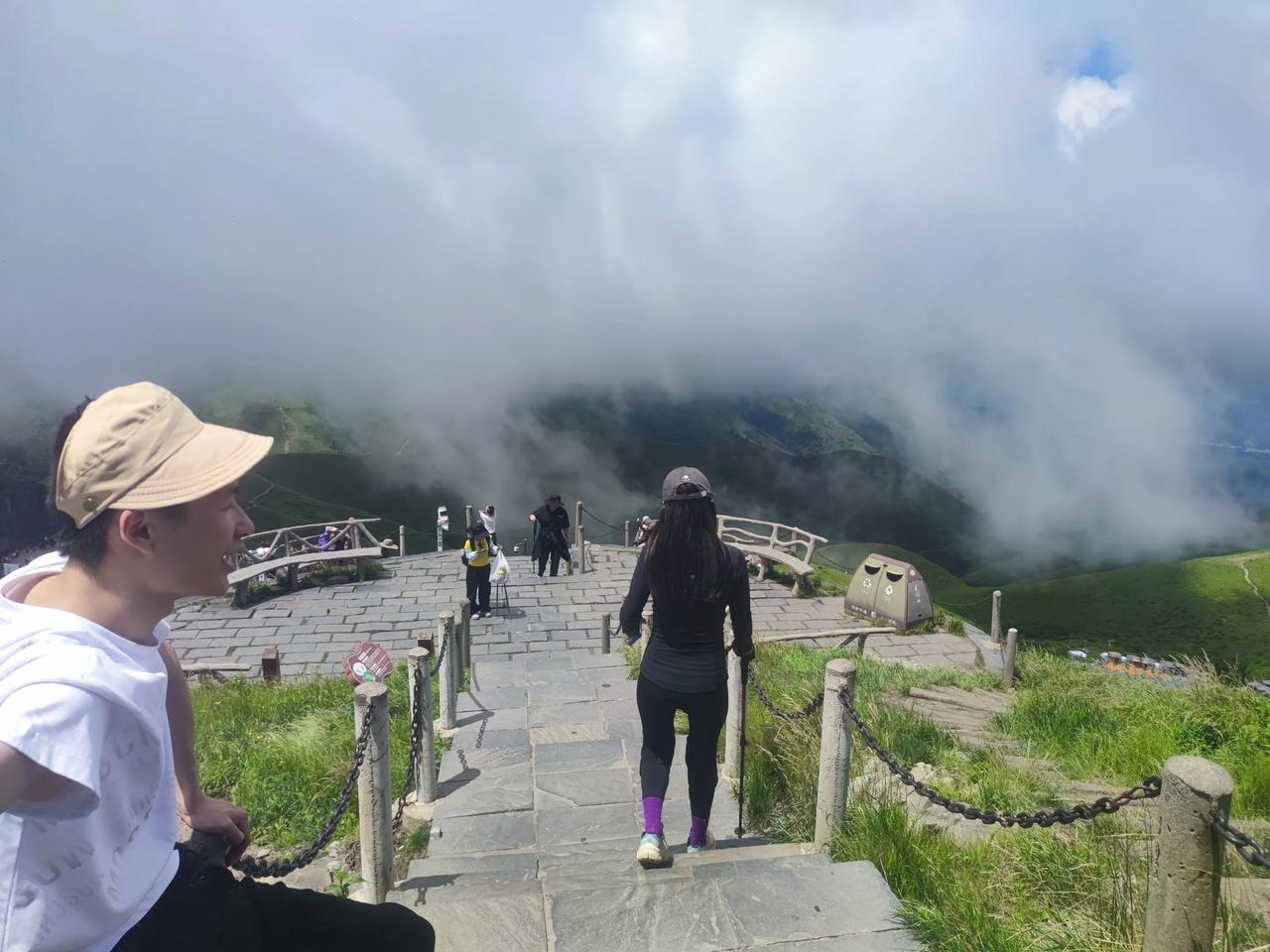 夏日生活打卡季武功山都是吊带和瑜伽裤