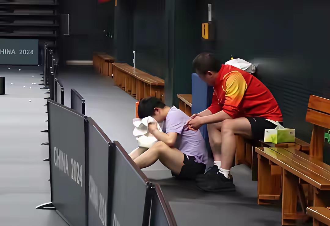 这是什么时候的照片？都说鲜花也会哭泣，万众瞩目的莎莎，悲从何来哩～？看了真让人心