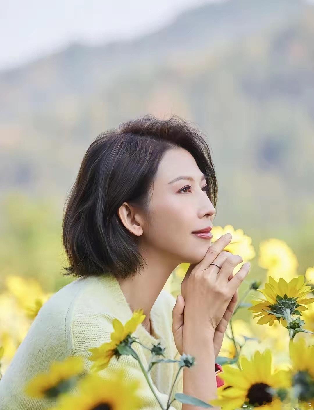 有一次，主持人问蔡少芬：“您在香港的房子好像不大，才80多平米，这是为什么呀？”