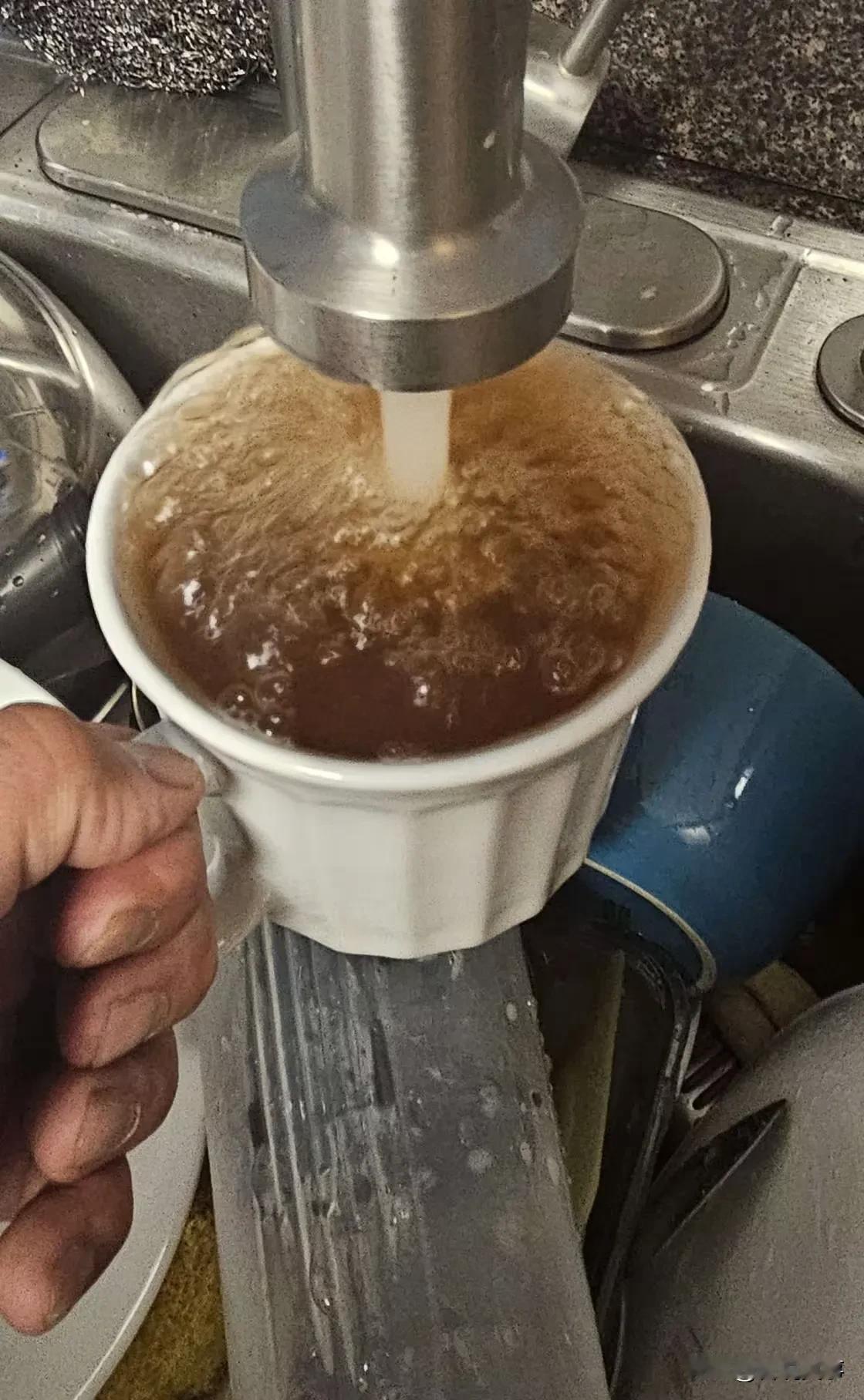 咖啡？红茶？还是可乐？
都错了，这是自来水！
据美媒披露，此乃美军新泽西州基地的