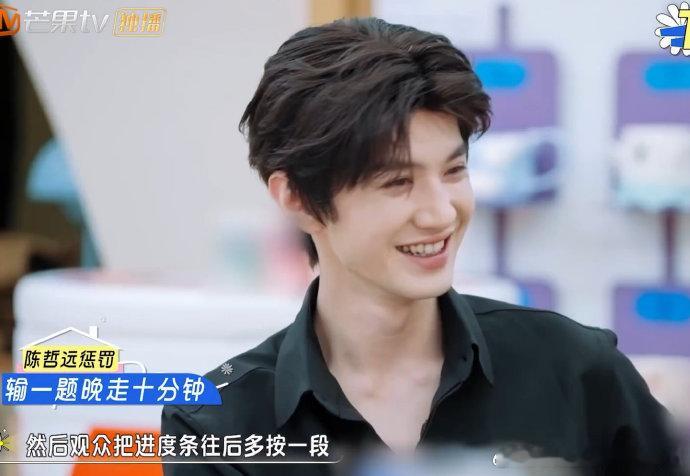 宋茜李沁陈哲远做客我们的宿舍我们的宿舍宋茜展现超强亲和力，主动和大家玩闹，让宿舍