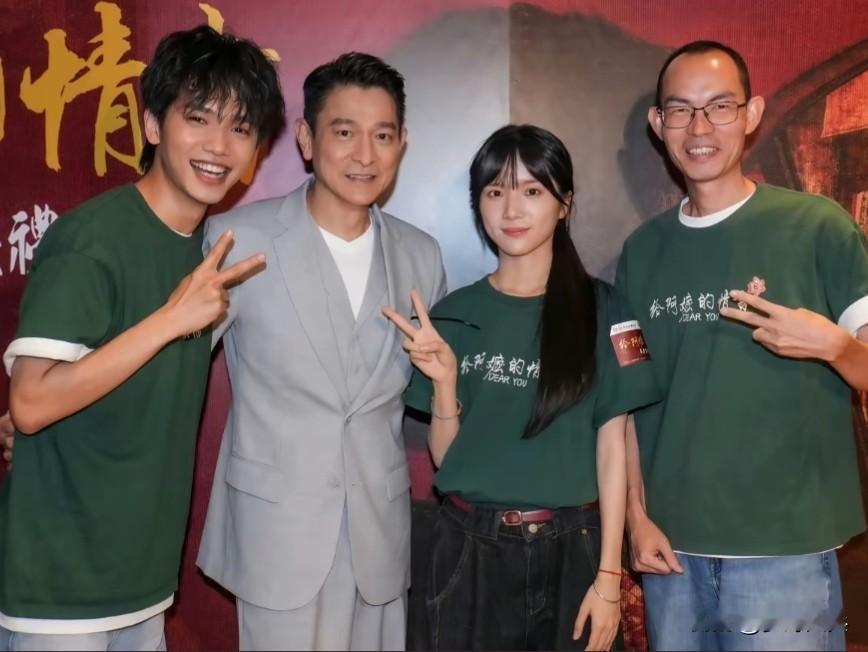 刘德华现身《给阿嬷的情书》香港首映礼，谦逊态度圈粉无数！
 
近日，潮汕方言亲情