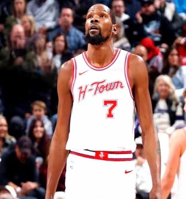 37岁的杜兰特，签了2年9000万。买的不是他的巅峰，是他最后的商业价值。别信什