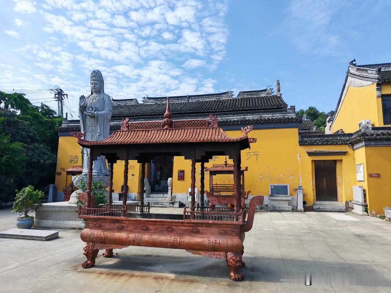 🏯苏州太湖西山岛明月禅院，清初称明月庵，民国时曾维修并增建楼房，后改今名俗称明