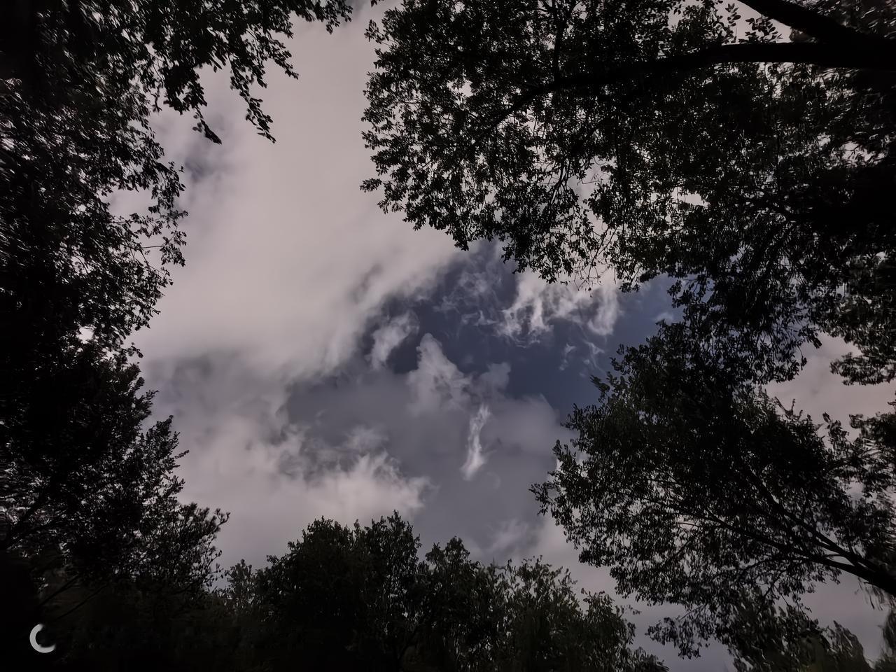雨后的包头白云朵朵，空气更加清新，打卡劳动公园！