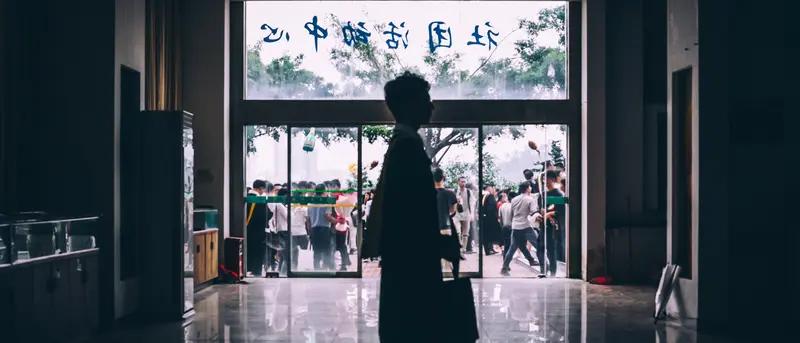“资本家看了都落泪！”重庆，一大学生暑假兼职送外卖，一个月跑了好几百单！因为即将
