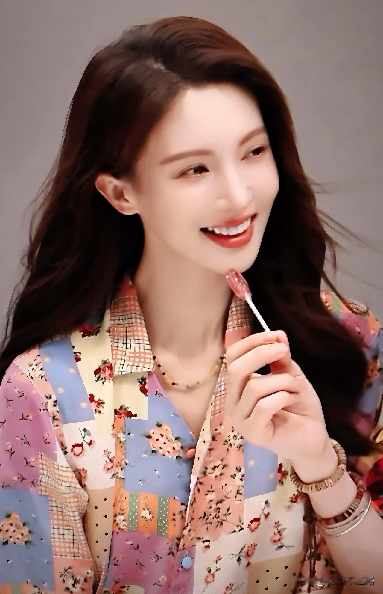 金晨这事真让人看不懂！

一个在赛车节目里开得挺溜的人，怎么会在普通马路上出这种