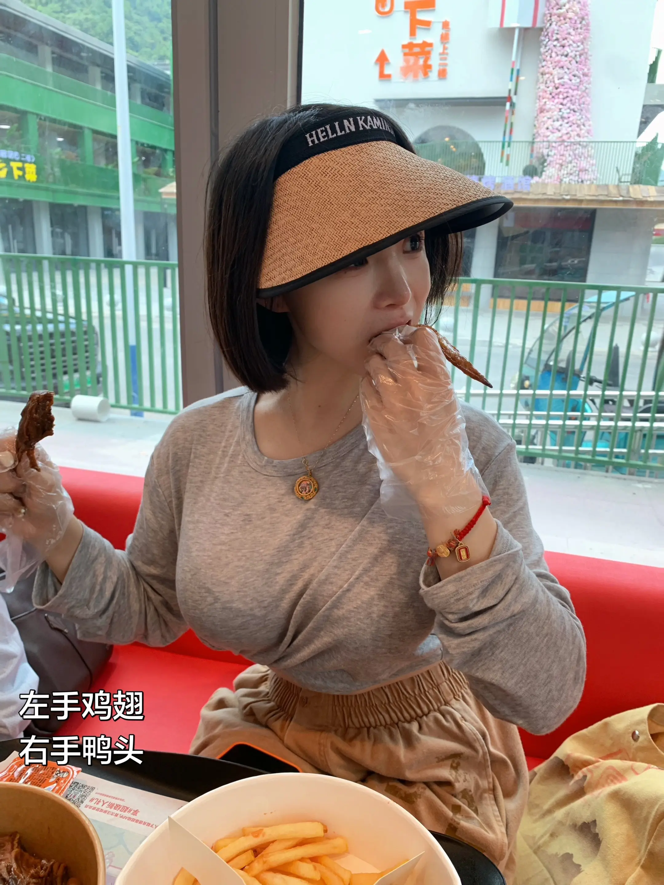 爱情是富二代的游戏。我们这些老农民只会担心下雨天土豆咋收