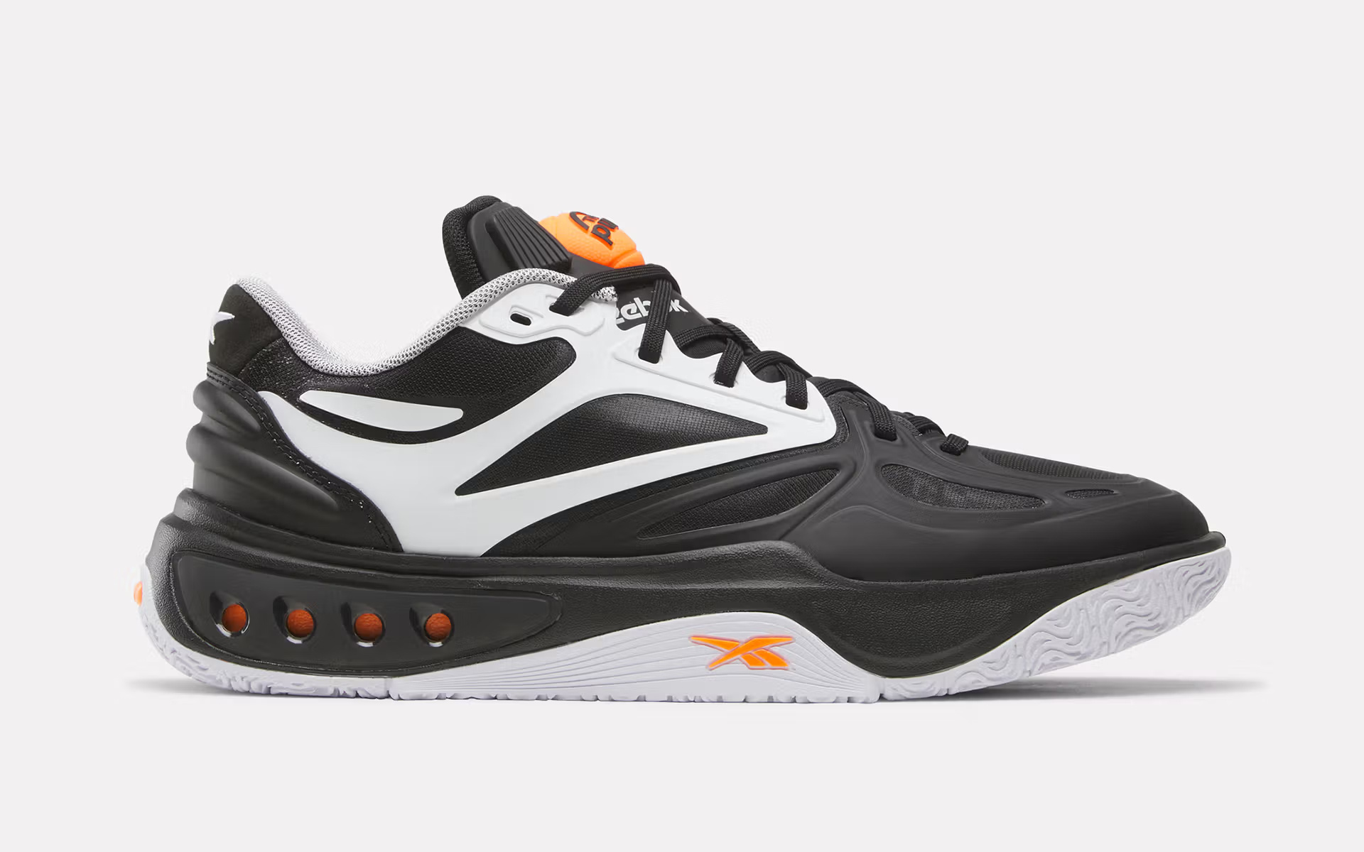 Reebok  Engine A "Pump Omni Zone II" 推出品