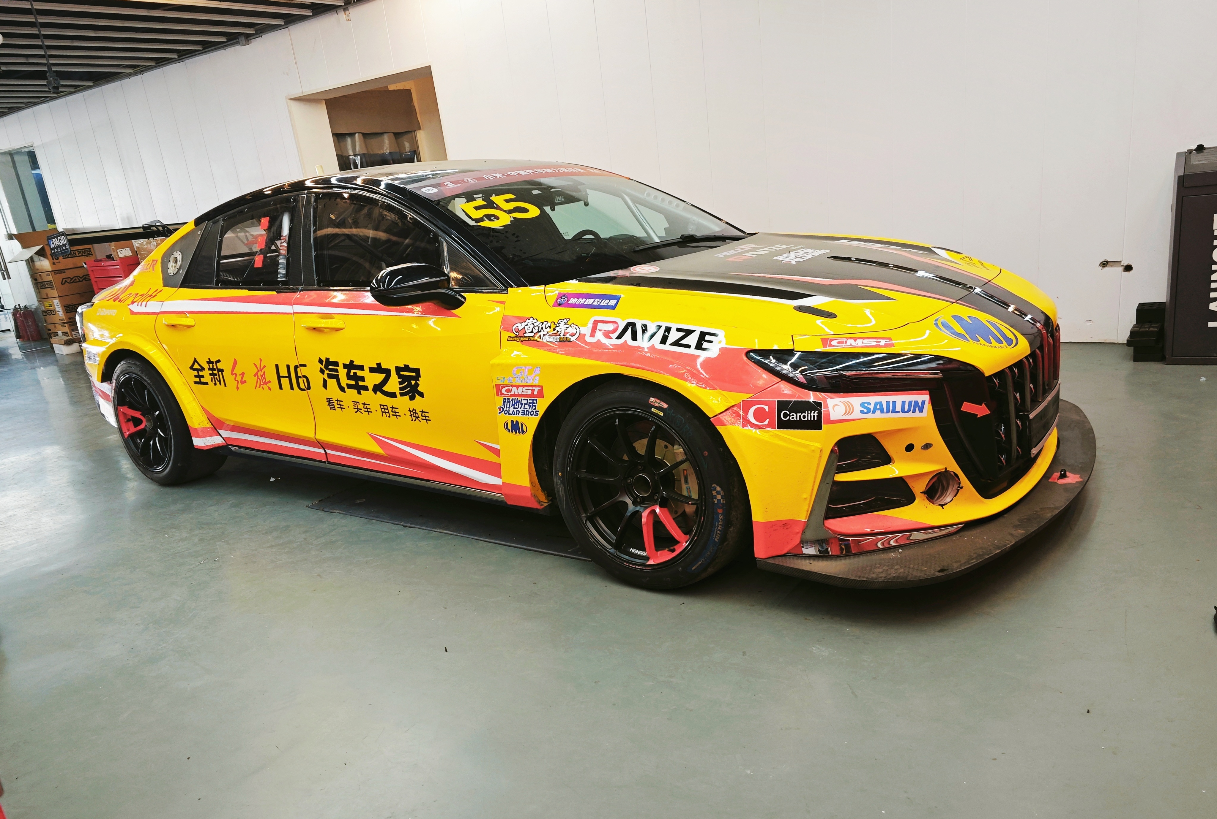 红旗H6赛车支援冬测更换了-45度防冻液换装了雪地3mm钉胎安排了多管路外挂暖风