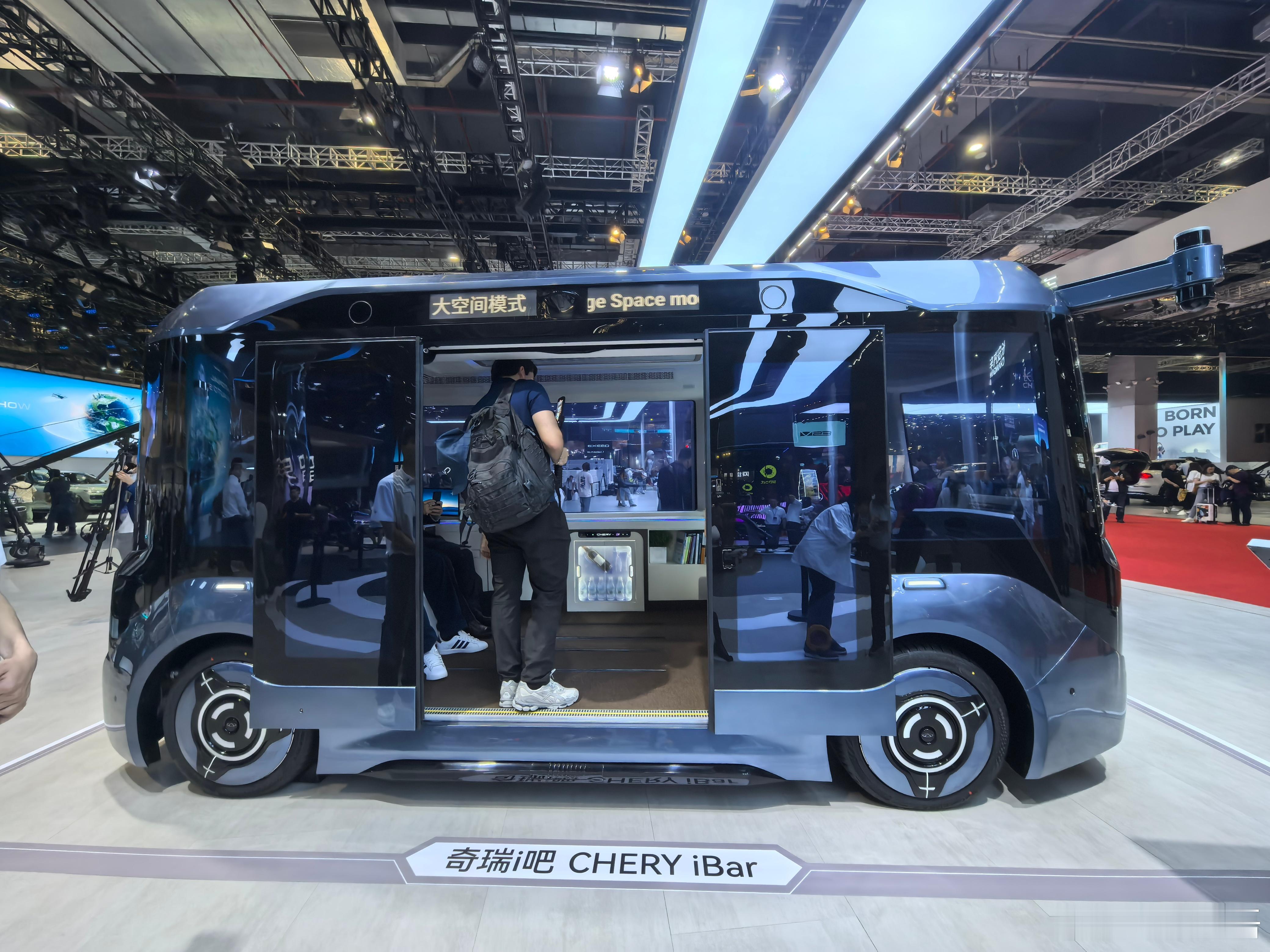 2025上海车展奇瑞汽车 这款无人驾驶公交车 你认为未来必火吗？ ​​​
