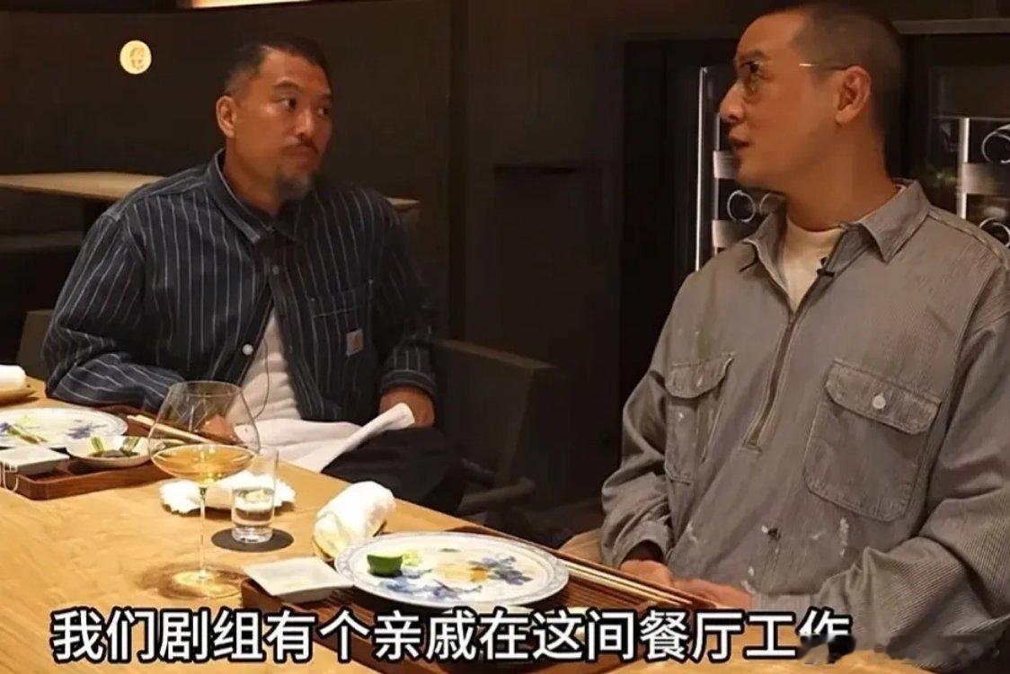 吴彦祖近日在采访中吐槽，拍摄《九龙城寨之终章》时剧组盒饭实在难吃。他直言，或许是