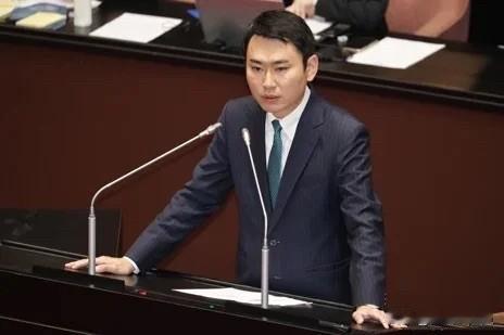 中国大陆近日试射潜射洲际弹道飞弹，民进党立委陈冠廷今（13日）叫嚣称，正值接近七