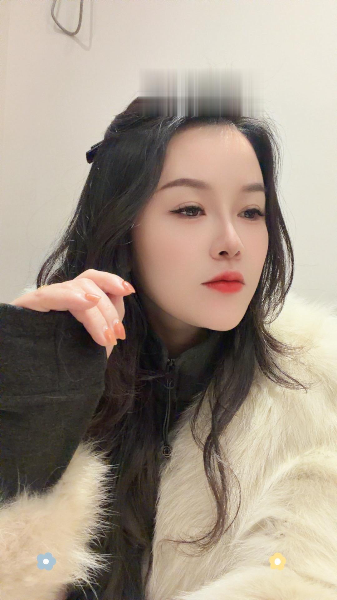 中年却叛逆了，只喜欢那种，真诚、平淡的关系，不迎合、不讨好，我对你好就...