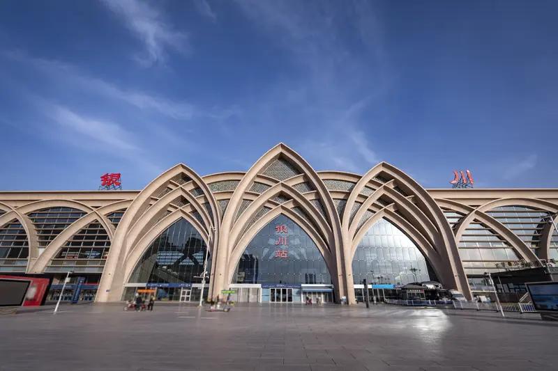 宁夏银川火车站成西北顶流实至名归！3月29日，它及管内各站发送旅客9.41万人次