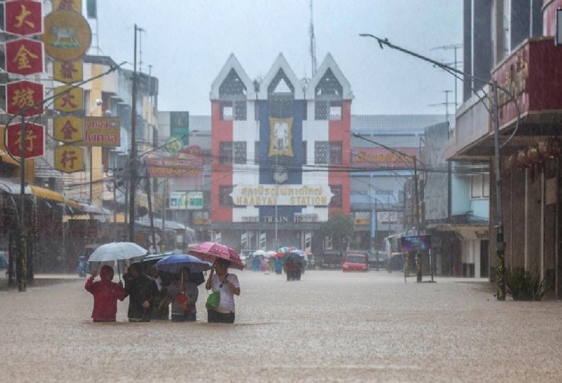泰国南部宋卡府合艾暴雨成灾，当地排水系统无法承受巨大雨量，多地发生严重水灾，众多