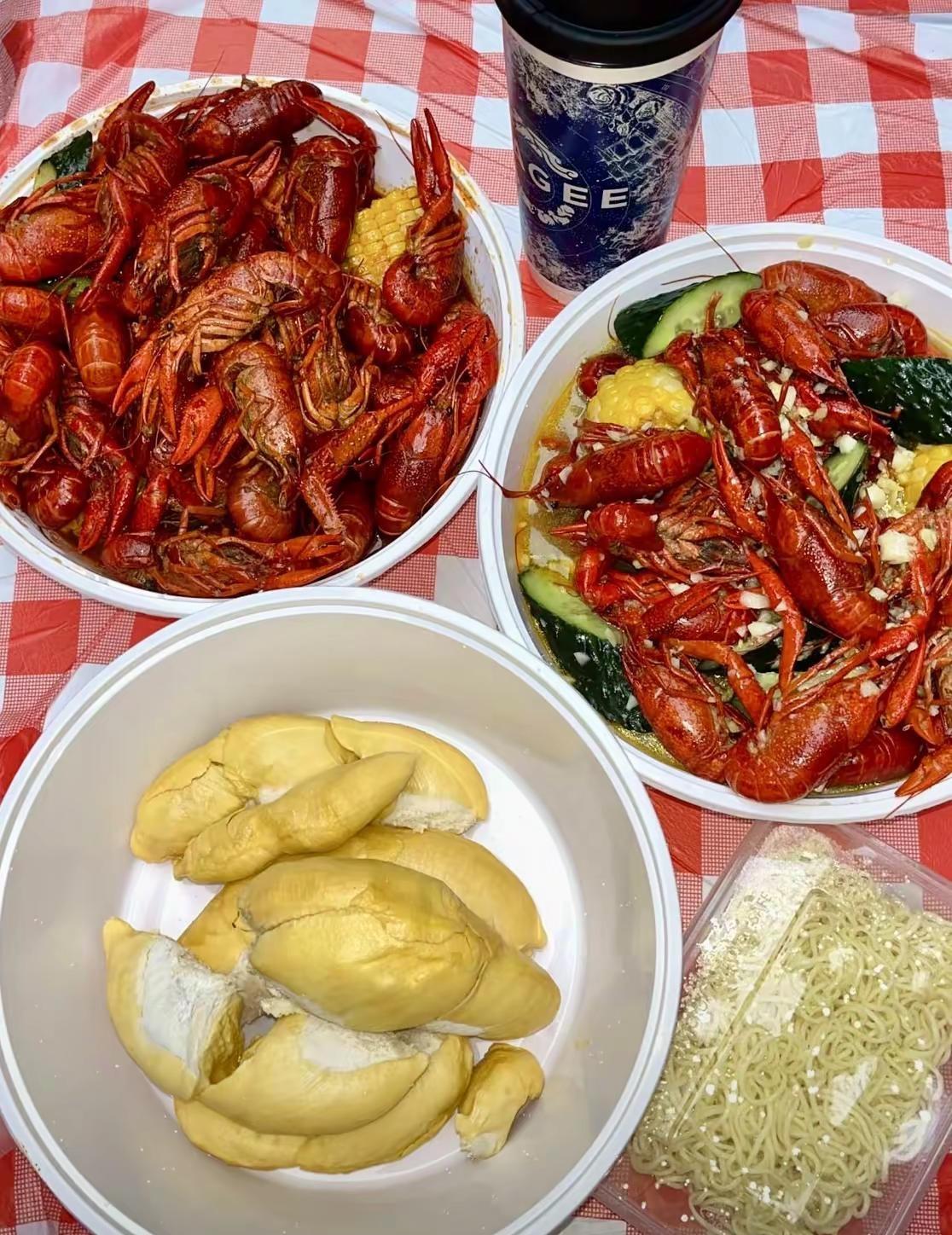 蟹鼎轩龙虾大王(广州天河店)小龙虾 小龙虾小龙虾吃起来 宵夜吃什么 榴莲
