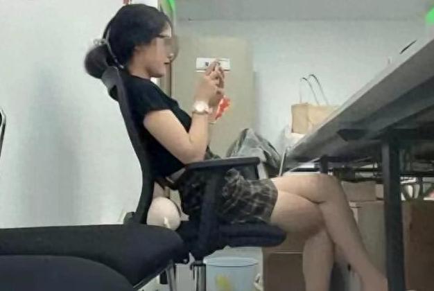 “这哪是上班，分明是白嫖！”24岁西安姑娘，在上海某公司月薪1万5，谁知道入职不