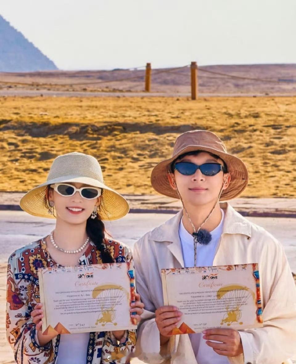 张晚意李沁还好生在和平年代什么时候可以看到他们两个合作演一部民国剧[爱慕] ​​