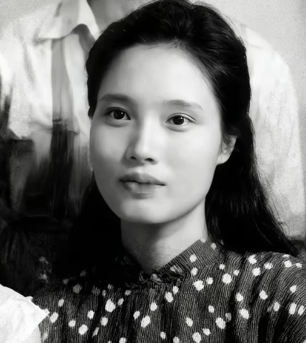 姚明珠是朱枫当年在台湾搞情报时的战友。1963年她因为送情报被国民党抓了，在刑场