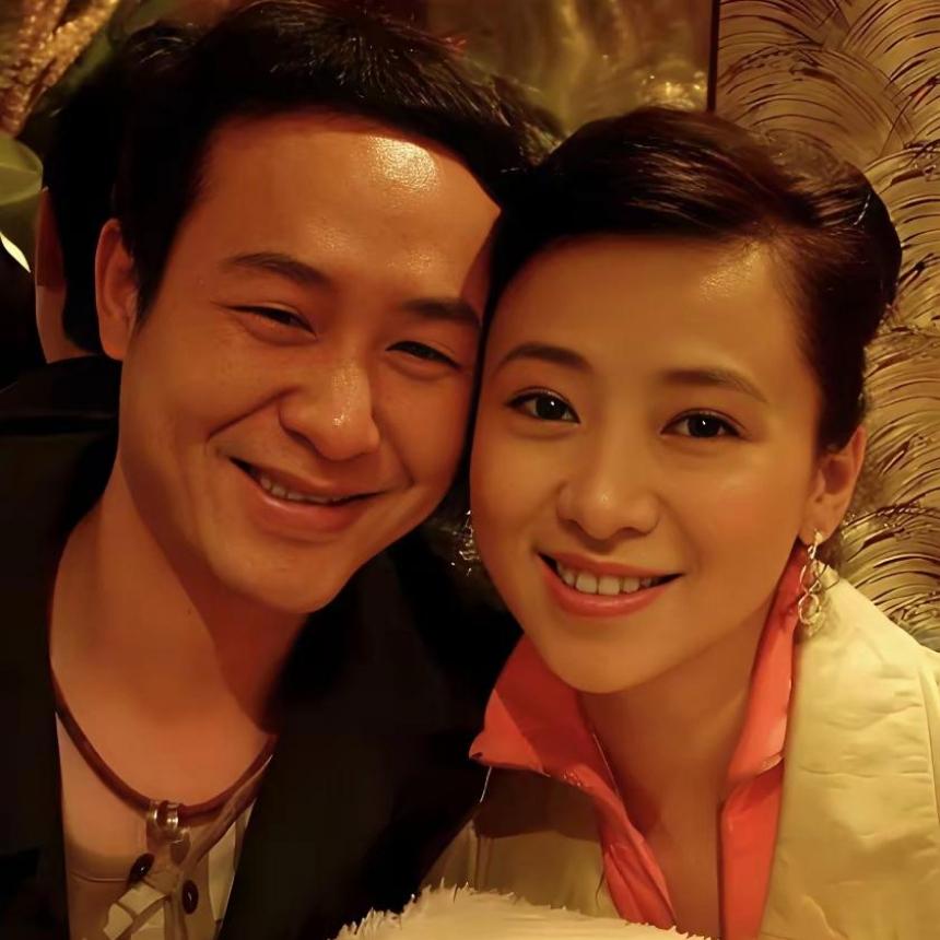 低谷时的善意，终会在顶峰相逢
 
早年张颂文落魄到凑不出200元机票，剧组解散后