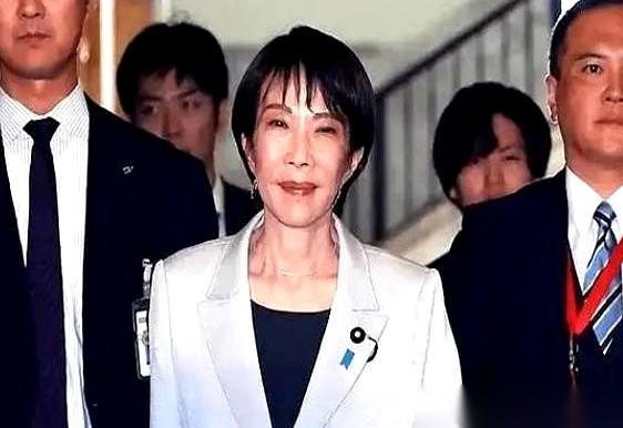 日本的算盘，打得噼啪响。
他们以为对手只有一个，没想到北边一记闷棍直接砸了下来。