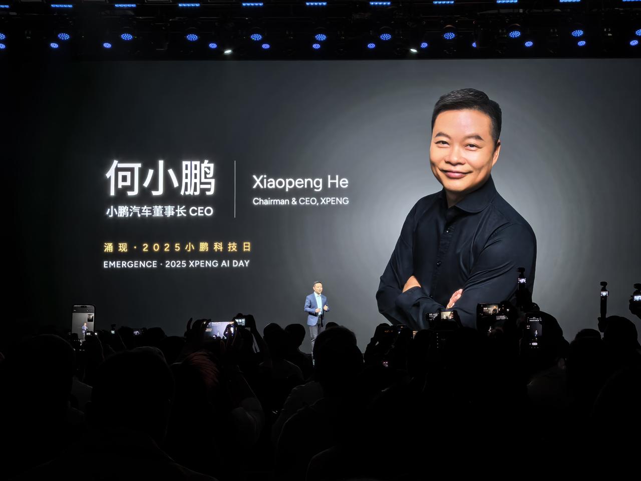 今天小鹏AI科技日，何小鹏多次提到“涌现”，物理AI，基于这些探讨了小鹏汽车、r