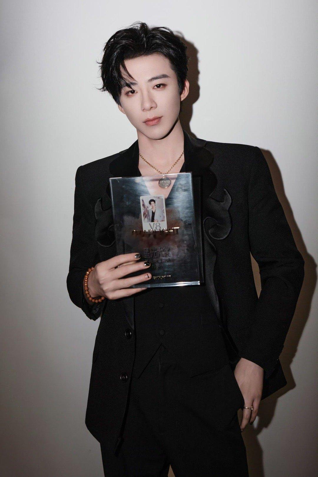 丁禹兮给刘宇宁鞋底摘纸片要相信⭕️内不只有妖魔鬼怪，还是有很多真诚善良的人的！两