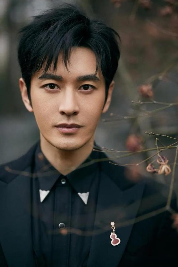 #曝黄晓明曾送粉丝一套房#狗仔说黄晓明曾送粉丝一套房，大家真的是能变着法的让黄晓