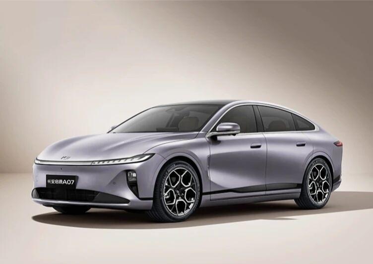 东方美学巅峰，启源A07智能封神一眼入魂，东方美学
长安启源A07采用光影惊鸿设