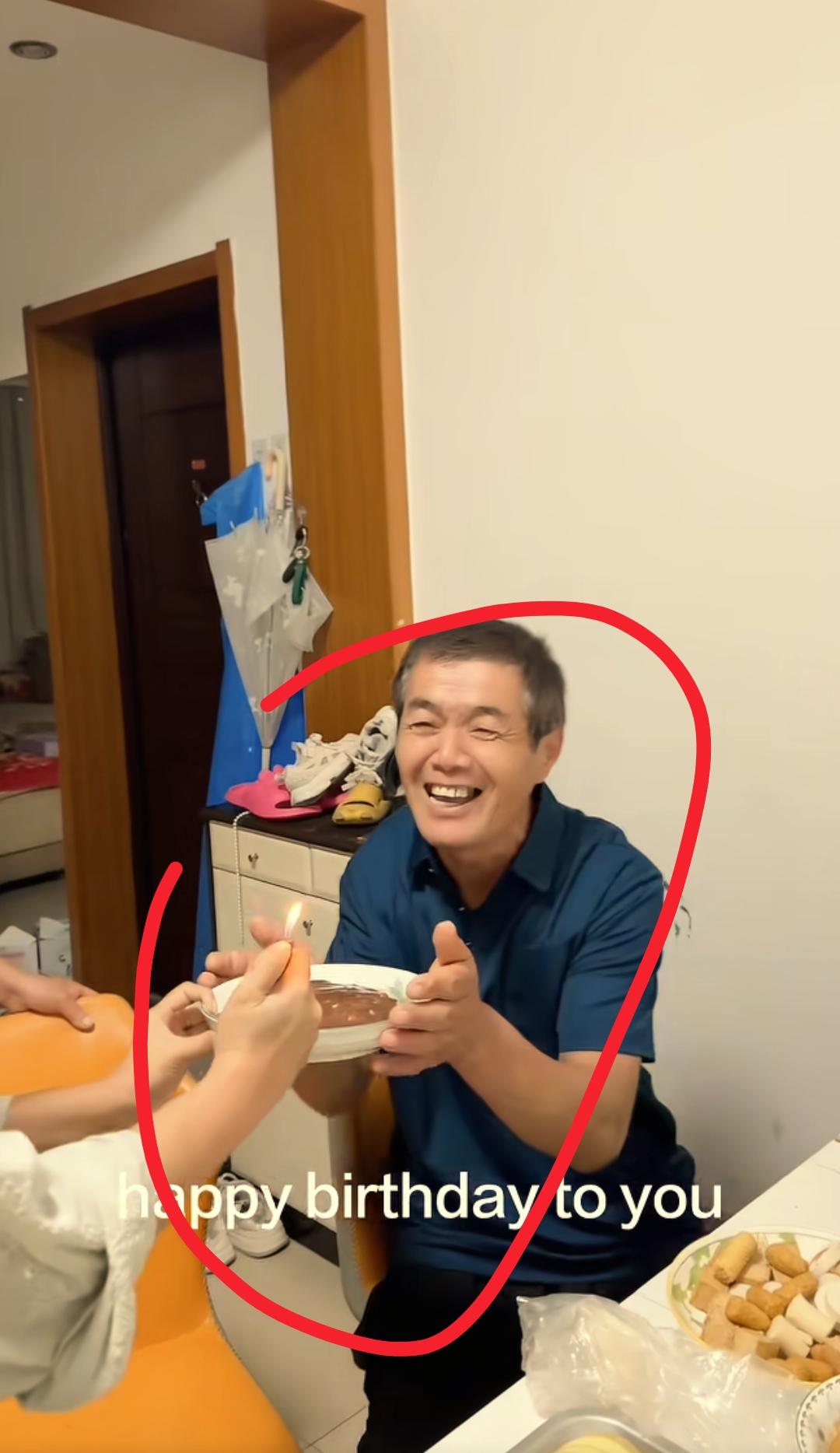 看到山东小涛夫妇跑国外折腾我忍了
看到顺子家安稳日子我也忍了
可是看到古丽亚做蛋