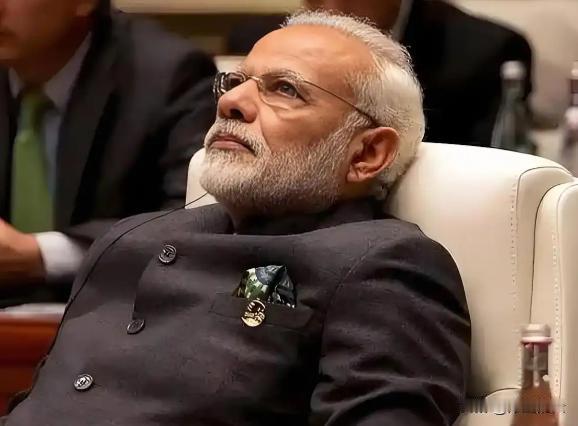 西方国家为什么很少围堵印度？

因为印度真的不好惹！你打他，他可以不反抗，等你打