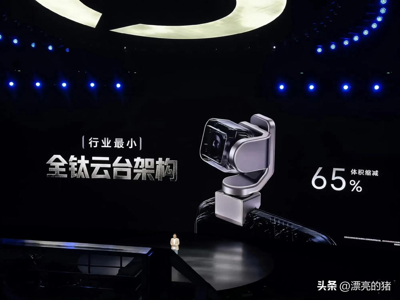 终于又有一家厂商愿意在手机形态上做创新了，荣耀ROBOT Phone的出现非常值