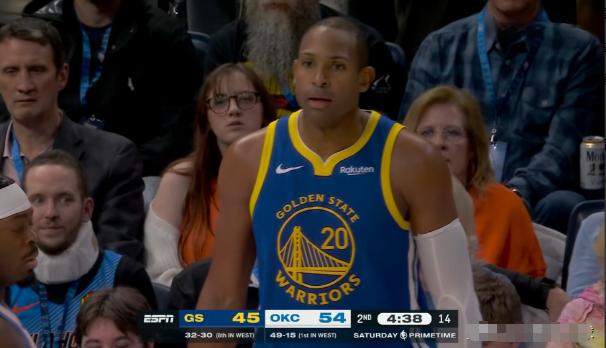 勇士老将霍福德的三分球真是无可救药了！在今天勇士客场以97：104不敌雷霆的比赛