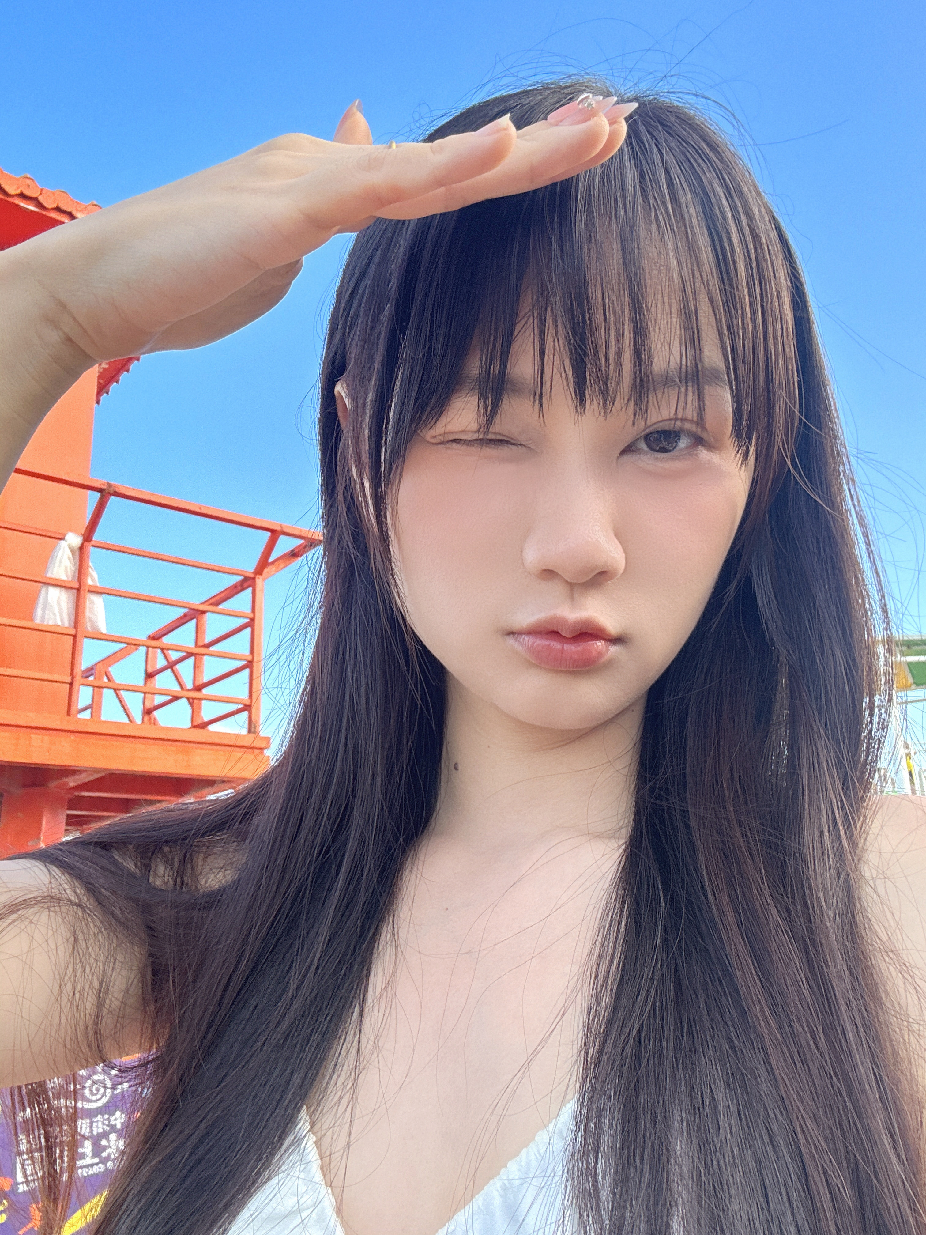 在天气很好的海边🏖️👒抓住假期的小尾巴沙子挖了，海水泡了无边泳池游了水上乐园