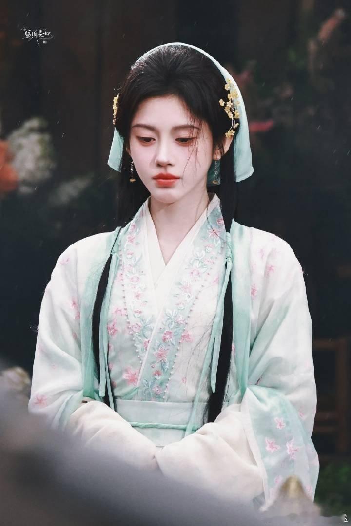 鞠婧祎陈都灵曾舜晞田嘉瑞月鳞绮纪真的全员高颜值er啊！好期待小四的剧 