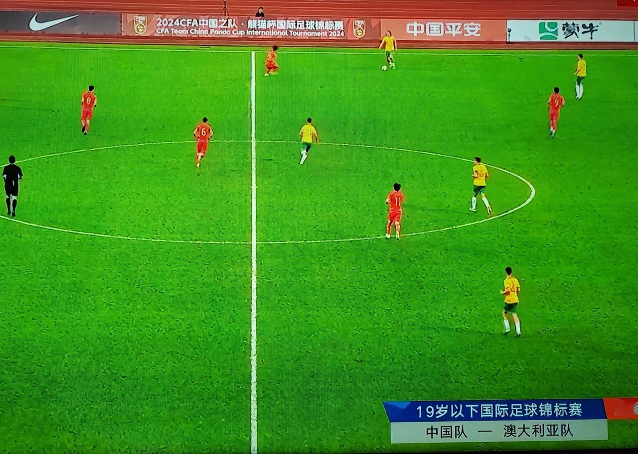19岁以下国际足球锦标赛中国队与澳大利亚队打成1：1。
从比赛内容看，中国队打得