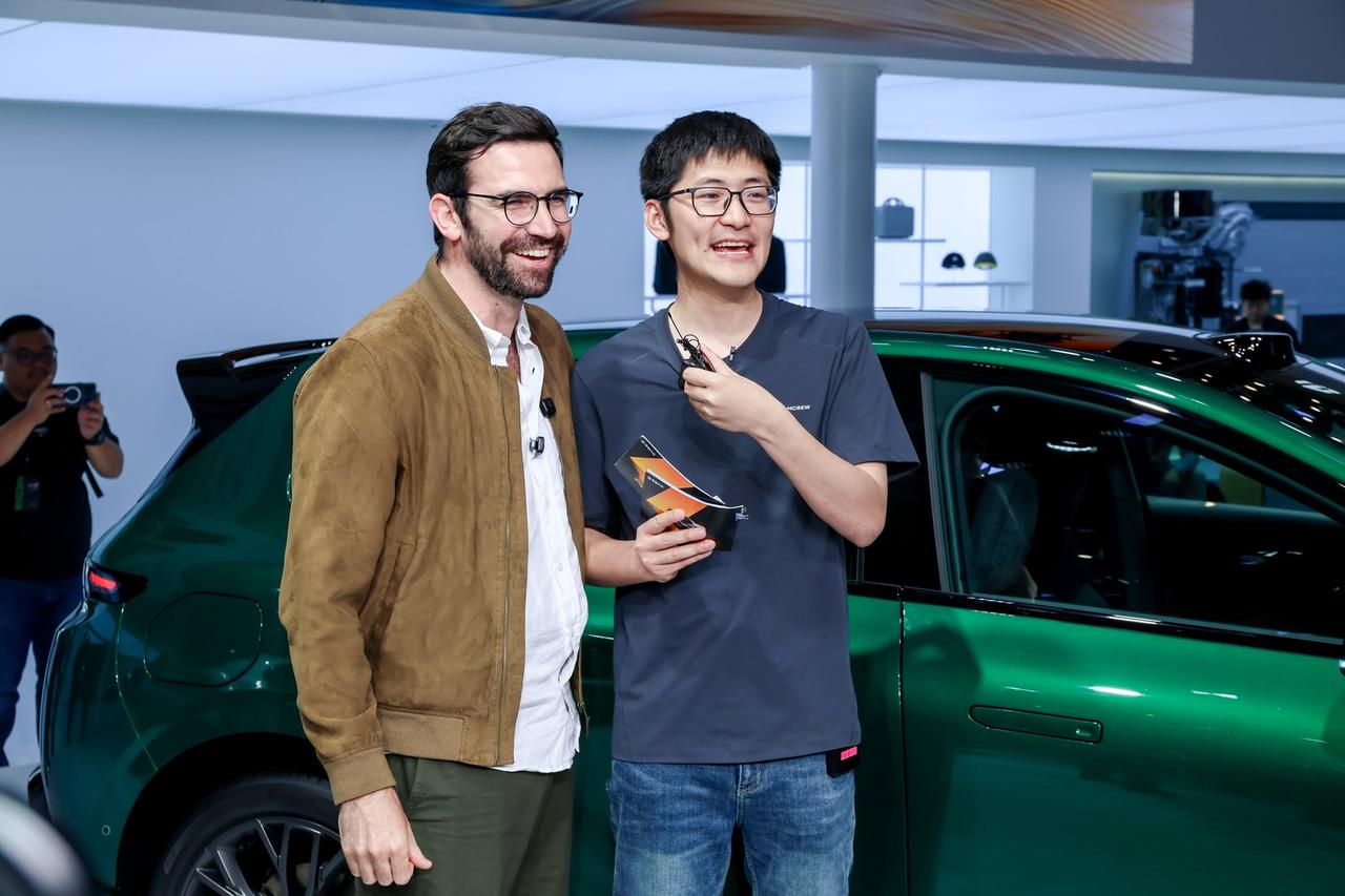 60多家外媒涌入零跑工厂，央视财经主持人直击109道工序
 
北京车展期间，零跑