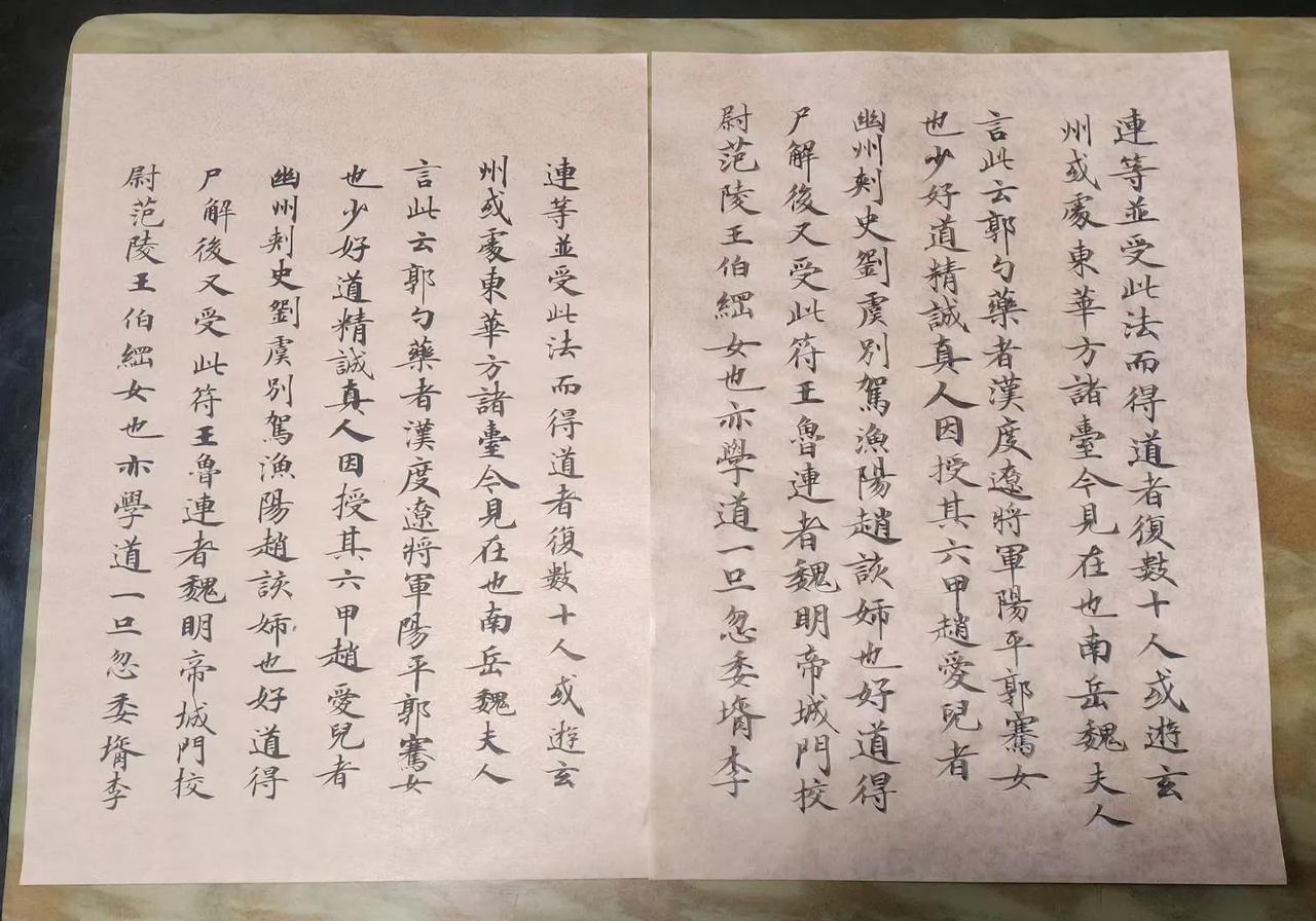 同样的毛笔，同样的纸墨，凯哥写得好很多，他说："如果对灵飞经不痴迷，就难以突破"