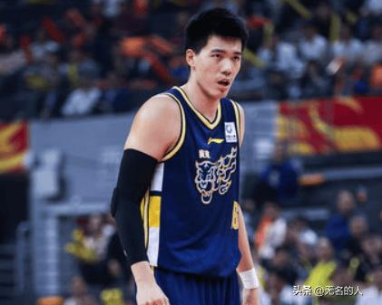 焦伯乔不经夸，打南京两双，今天被上海各种欺负



焦伯乔面对南京拿下两双，频繁