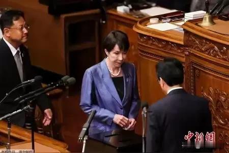 近期高市早苗高调宣布，从南鸟岛周边约6000米深海成功拉起约50吨稀土泥，其中中