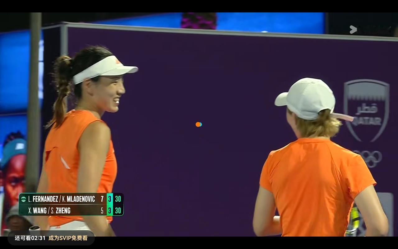 正在直播网球多哈站比赛，王欣瑜/郑赛赛出战，目前第一盘输球，第二盘双方3-3平。