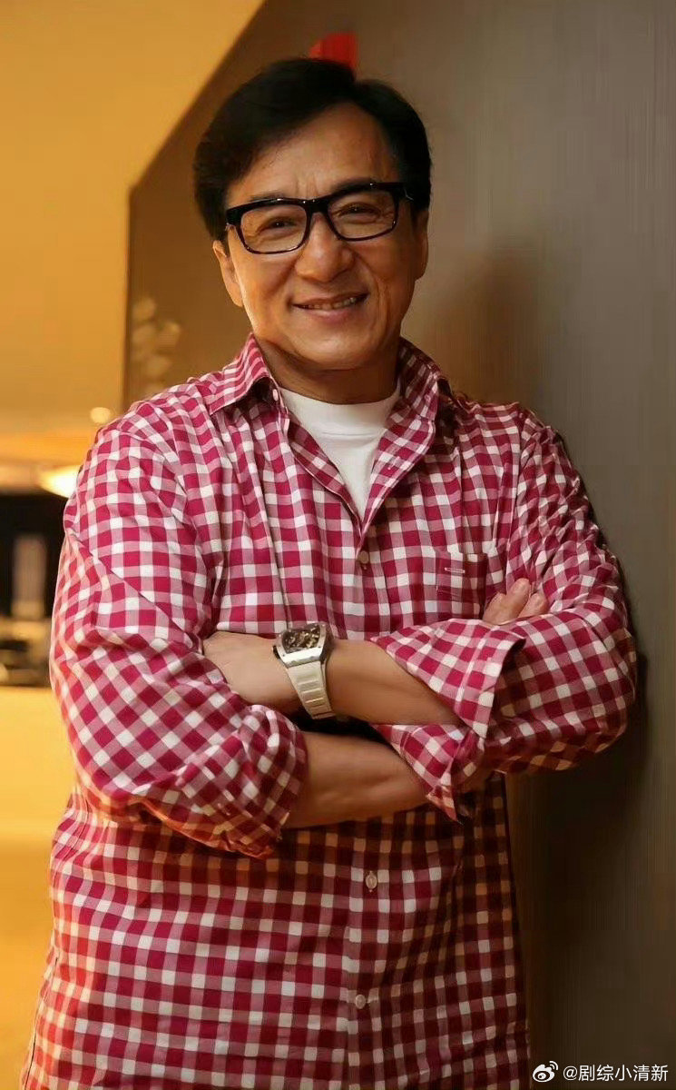 成龙72岁生日今天是成龙72岁生日敢打敢拼的成龙大哥，用一辈子的时间诠释什么叫热