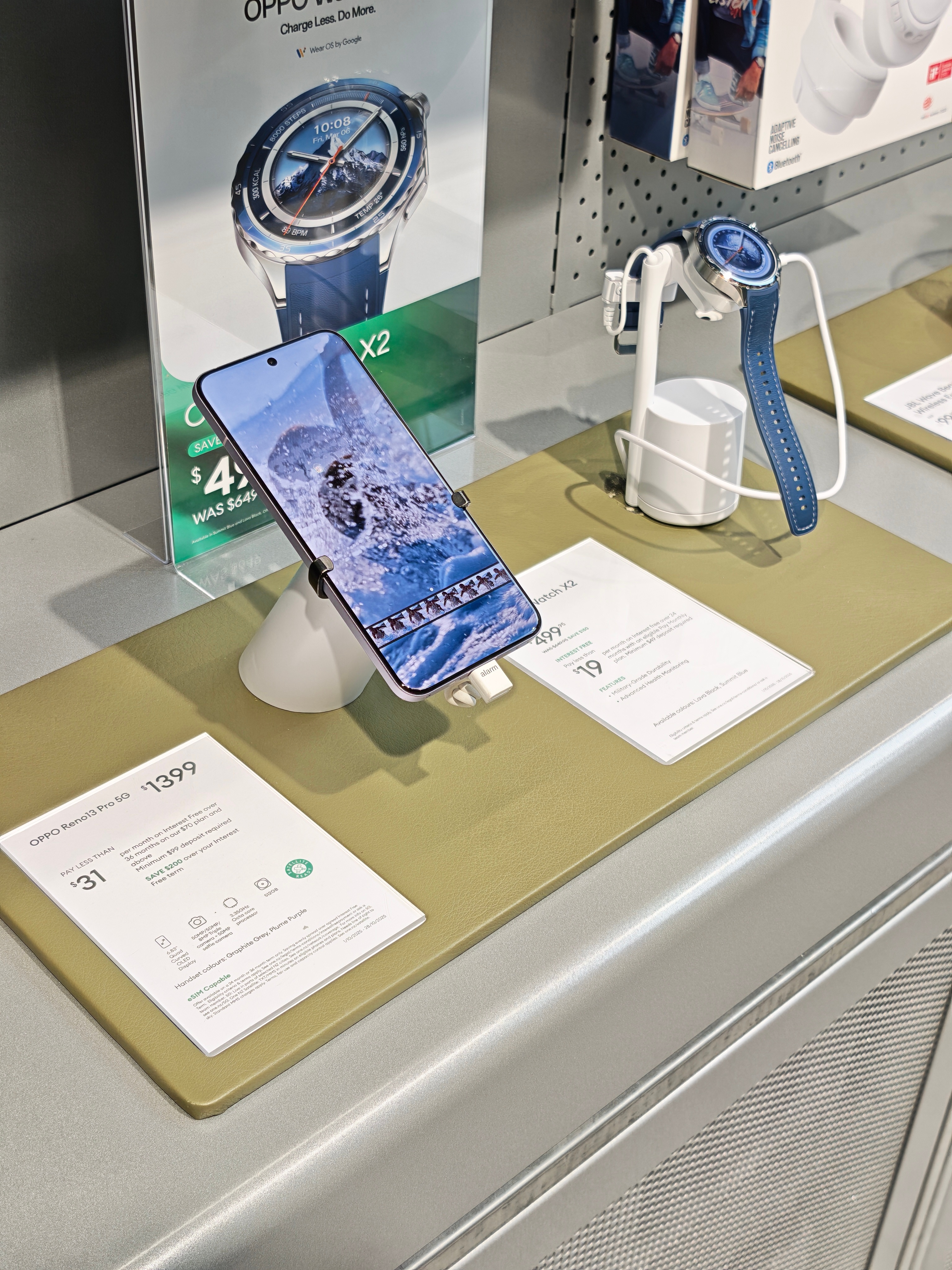 刚在新西兰基督城街上逛了一圈，看到有运营商门店就进去逛了逛。 OPPO Reno
